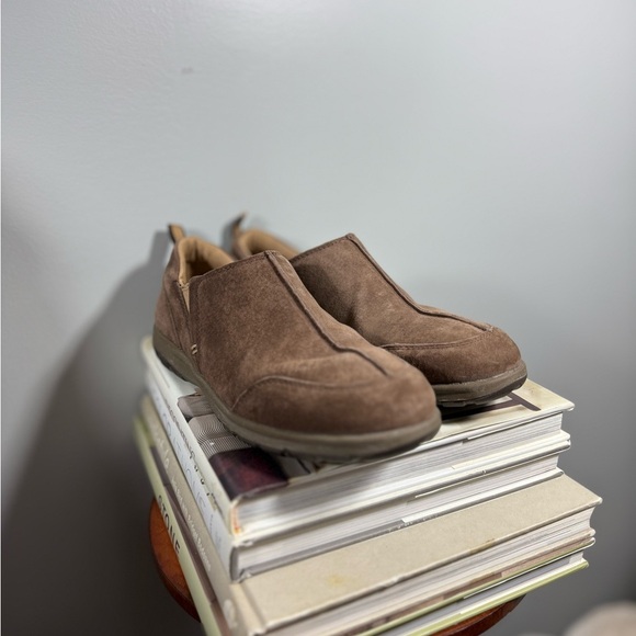 Women’s Duluth Trading Co Size 9 Brown Suede Loafers - Picture 2 of 15